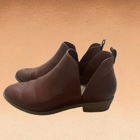 🤎 Universal Threads Ankle Bootie 9 - Picture 4 of 5